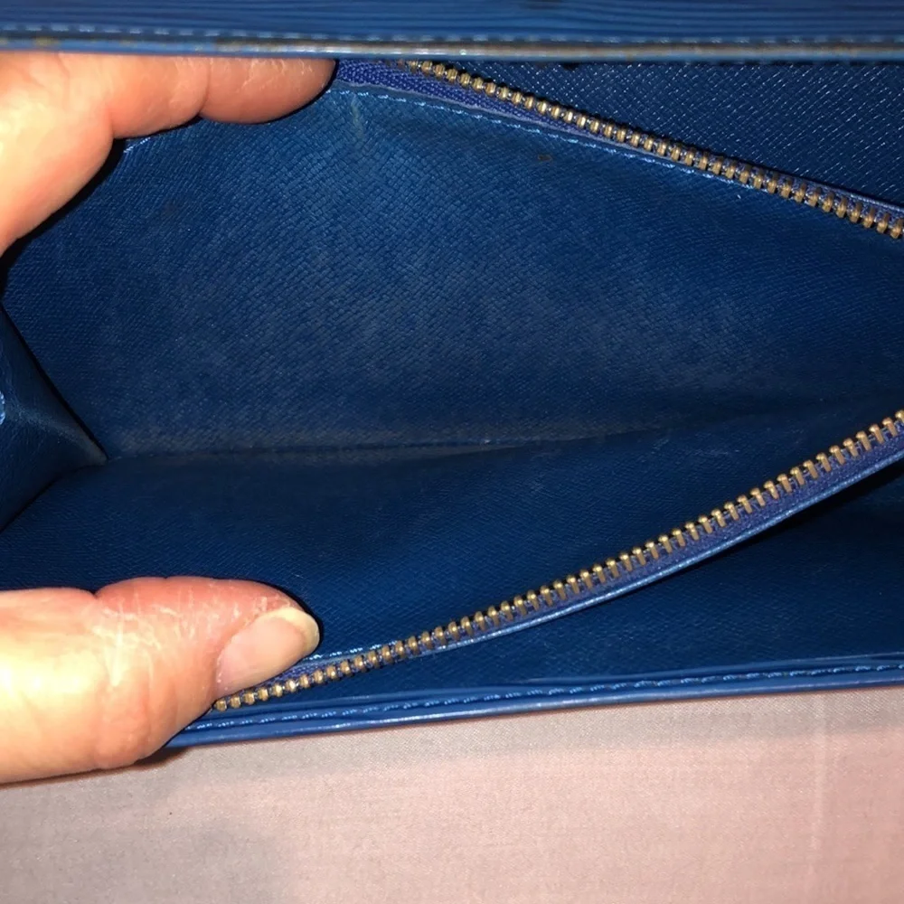 Louis Vuitton Blue Epi Sarah Wallet